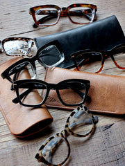 Læsebriller m. gulddekor inkl. etui mocca og sort by Chic Antique