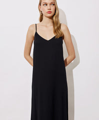 Access Fashion Kjole med V-hals og slids