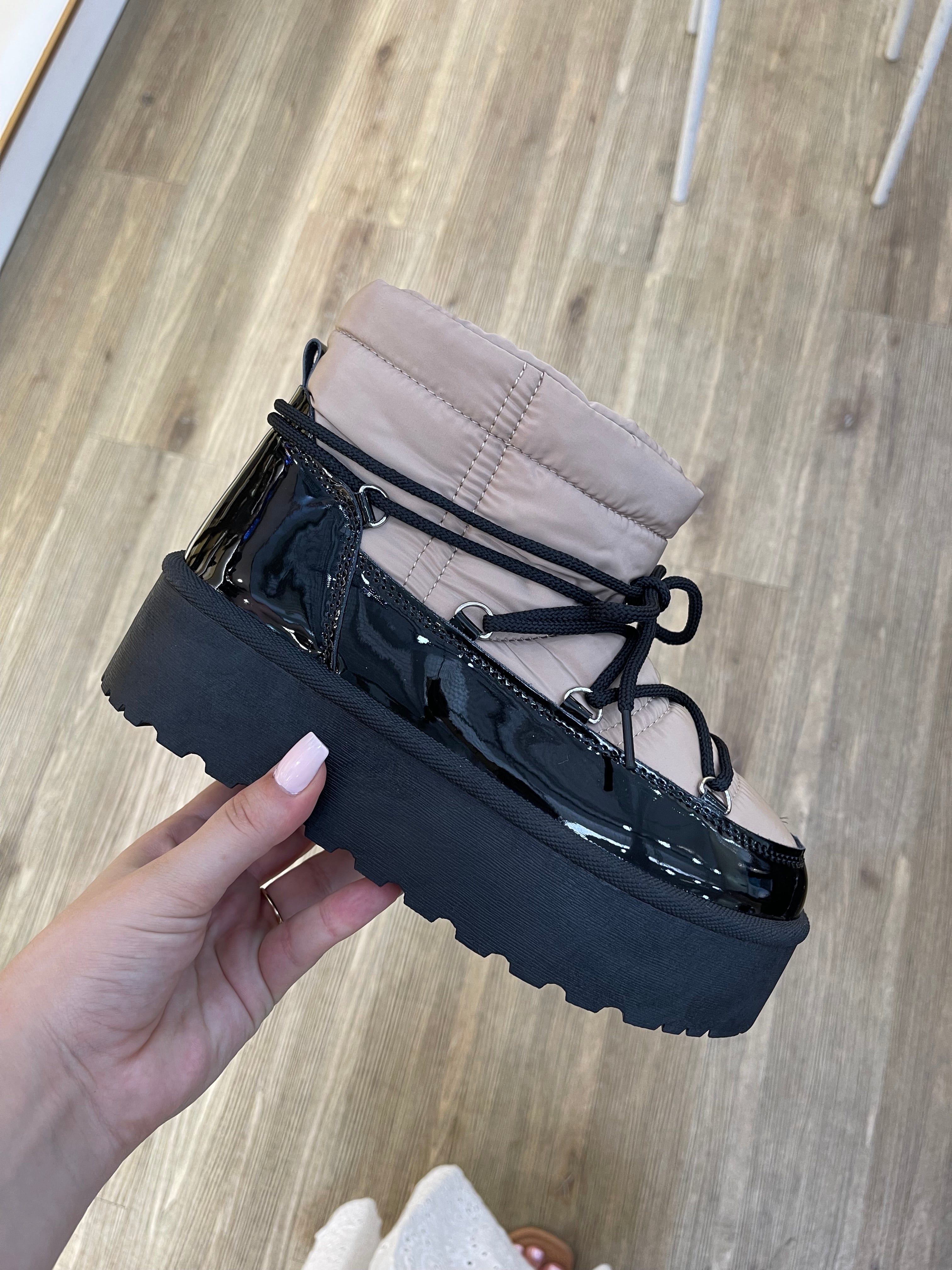 Moonboots - - Live 1 by Krone 1