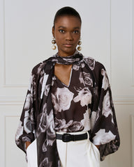 Access Blomsterbluse med bindebånd i halsudskæringen by Access Fashion