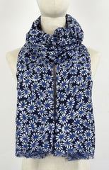 Tørklæde med små blomster by Katier