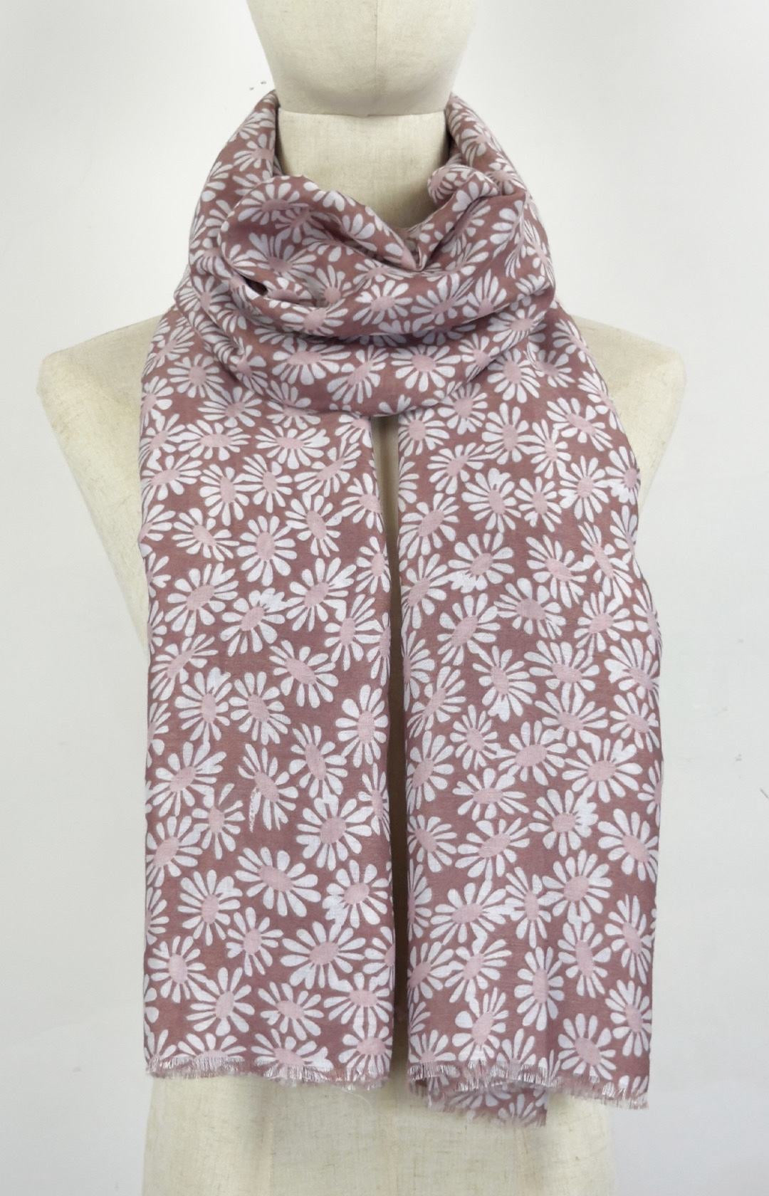 Tørklæde med små blomster by Katier