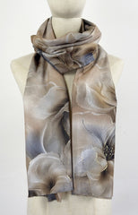 Tørklæde med elegant blomster mønster by Katier