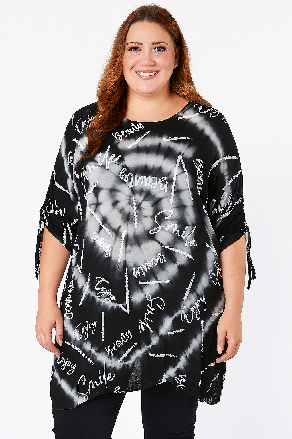 T-shirt med batik og tekst - ITJULI25 by G9