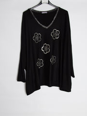 Oversize strikbluse med bling blomster - Brystmål 150cm - Ingen returret - ITNOV24 by Krone 1