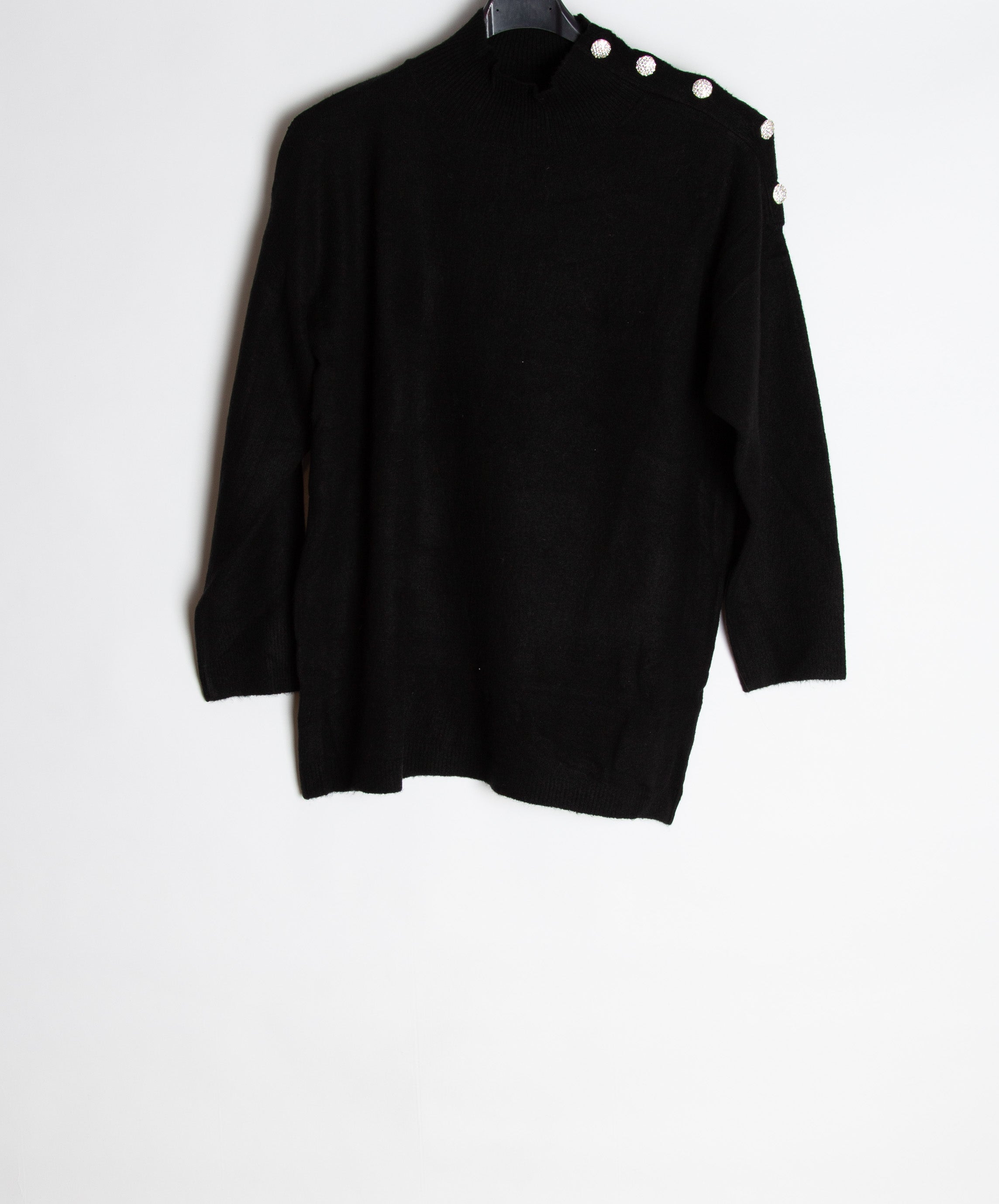 Strik med turtleneck og bling knapper på skulder - Ingen returret - ITNOV24 by Krone 1