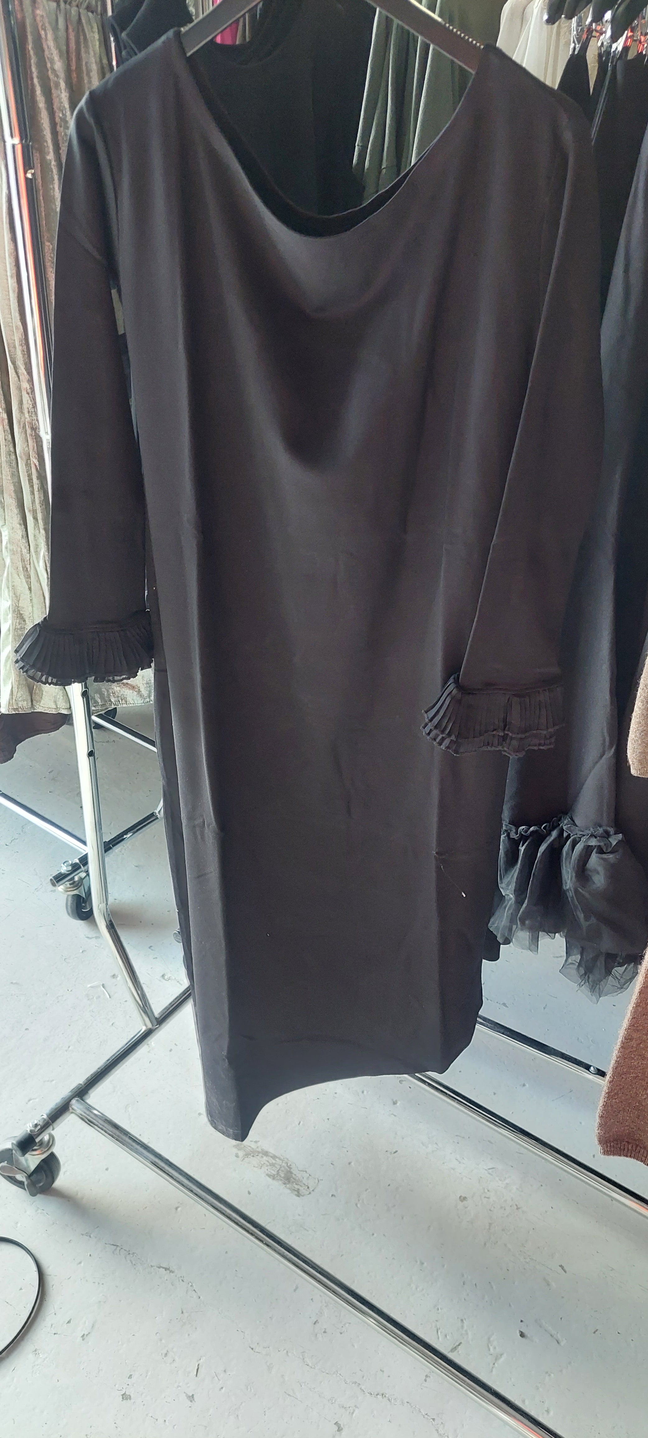 Zusse Nonni Kjole Asymmetrisk m. Plissé Manchet Sort by Krone 1