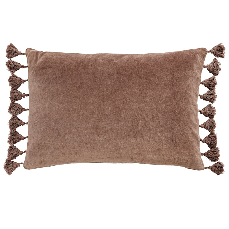 Blommefarvet fløjlspude med kvast 40 X 60 CM by ByLiving
