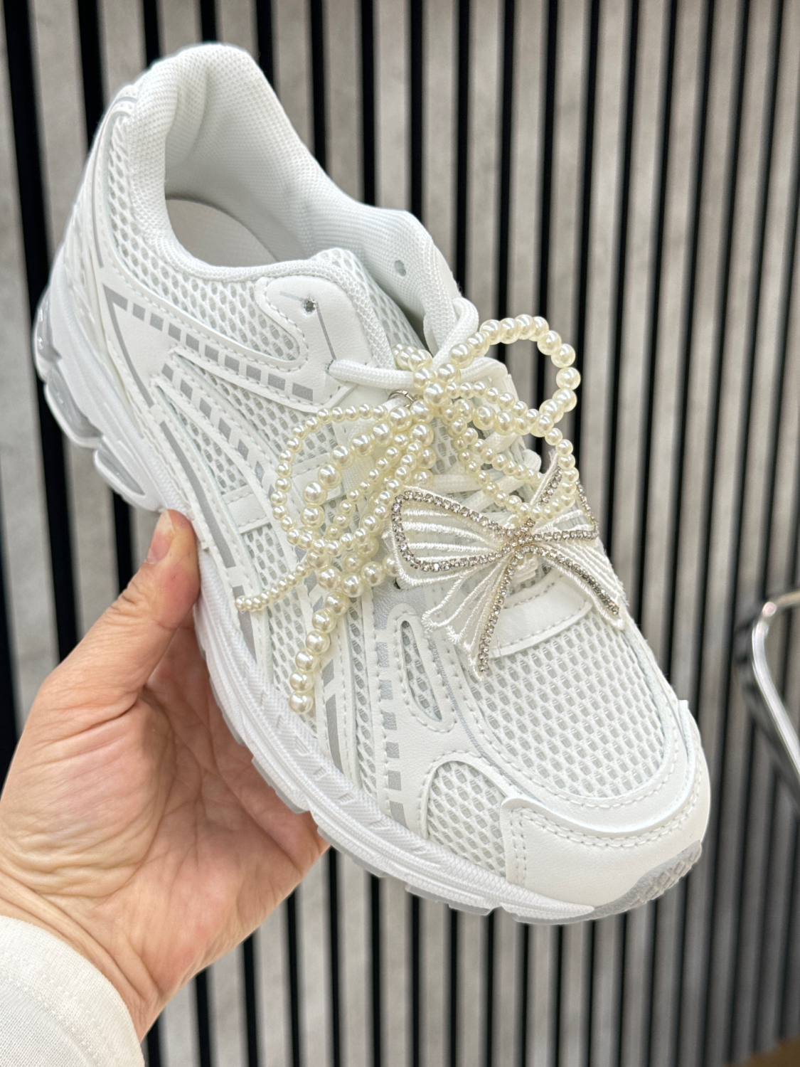 Sneakers med bling sløjfe og perler