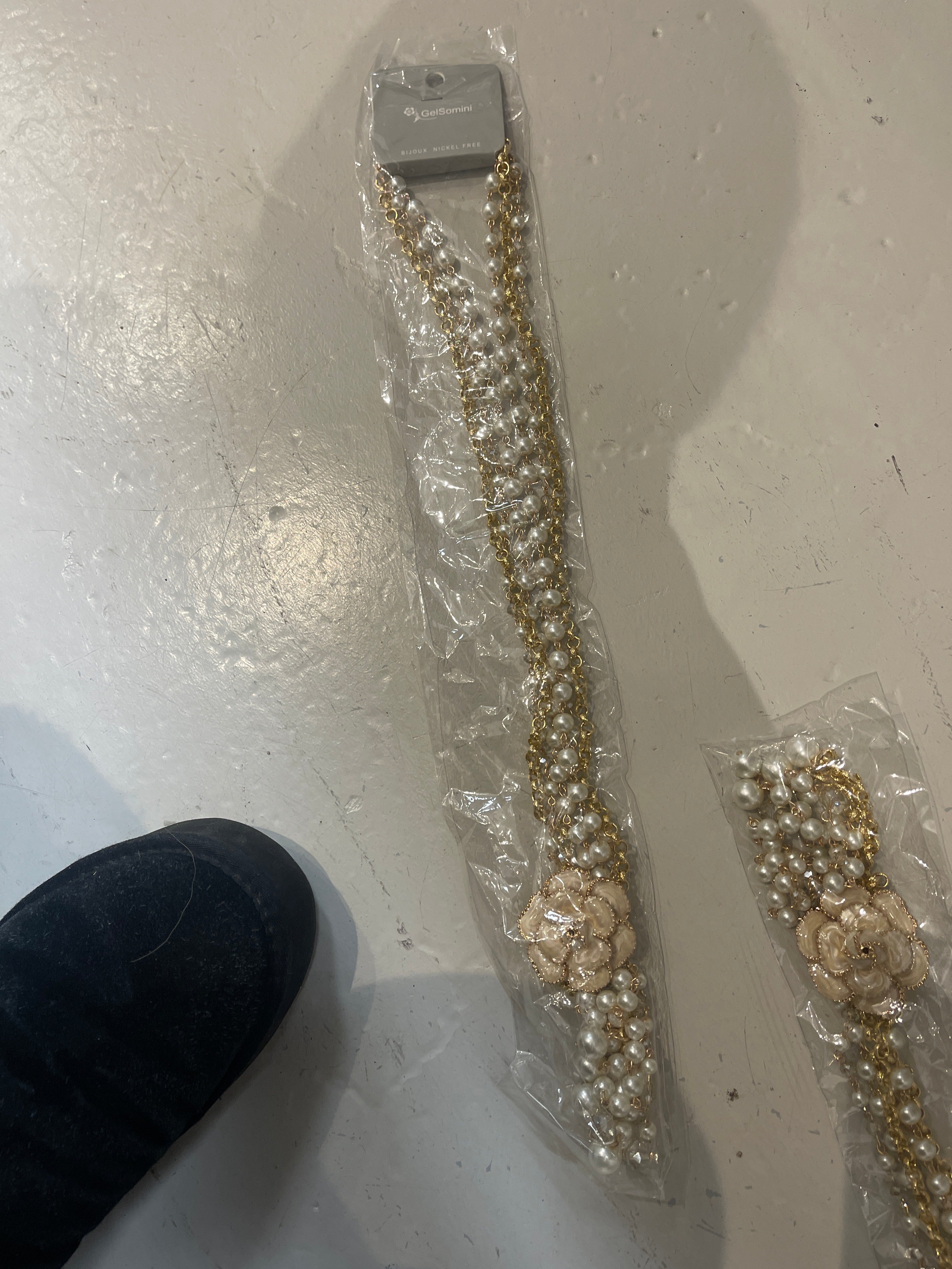 Perlehalskæde med rose by Krone 1