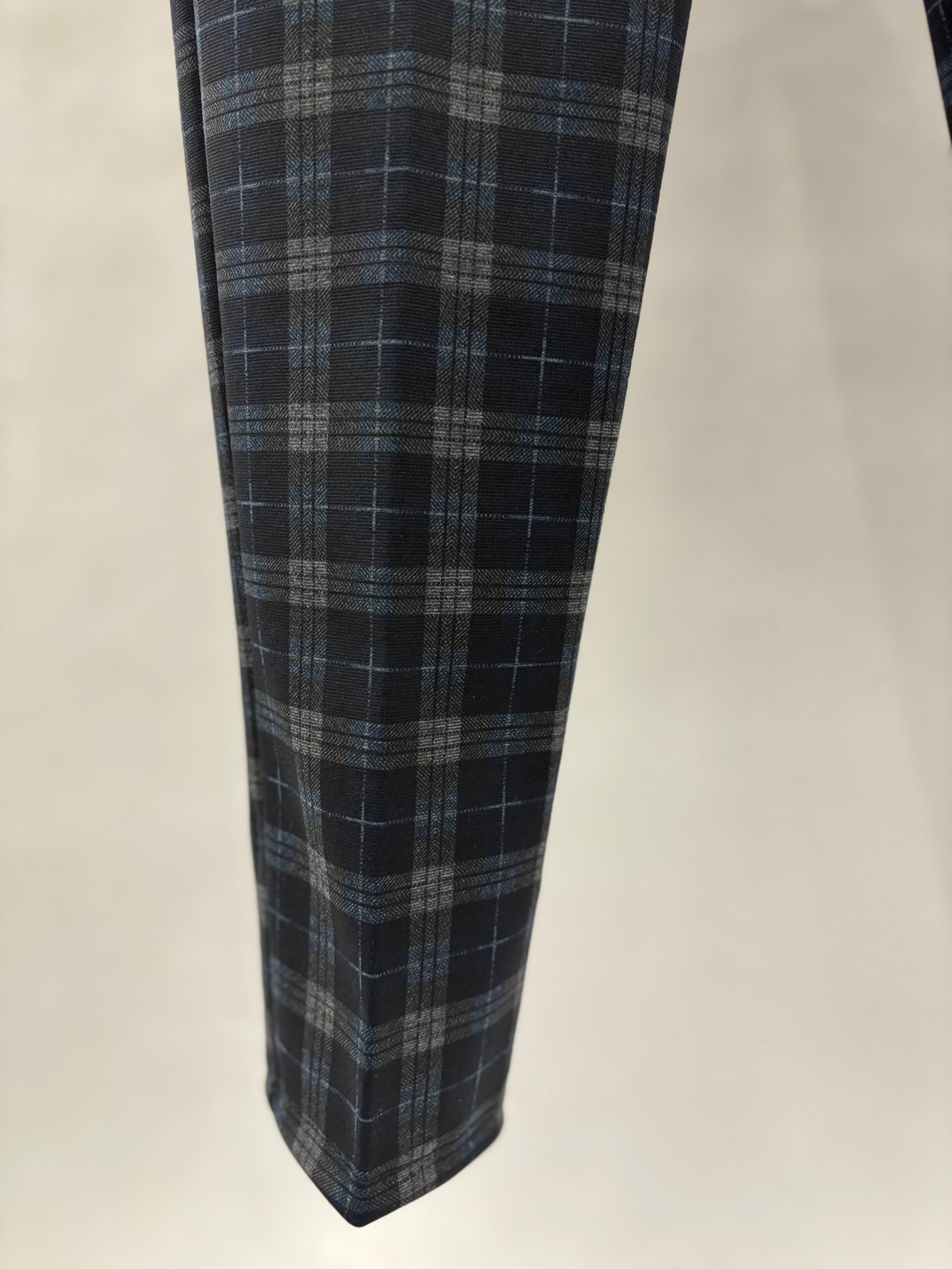 Klassiske Smalle Bukser, Ternet