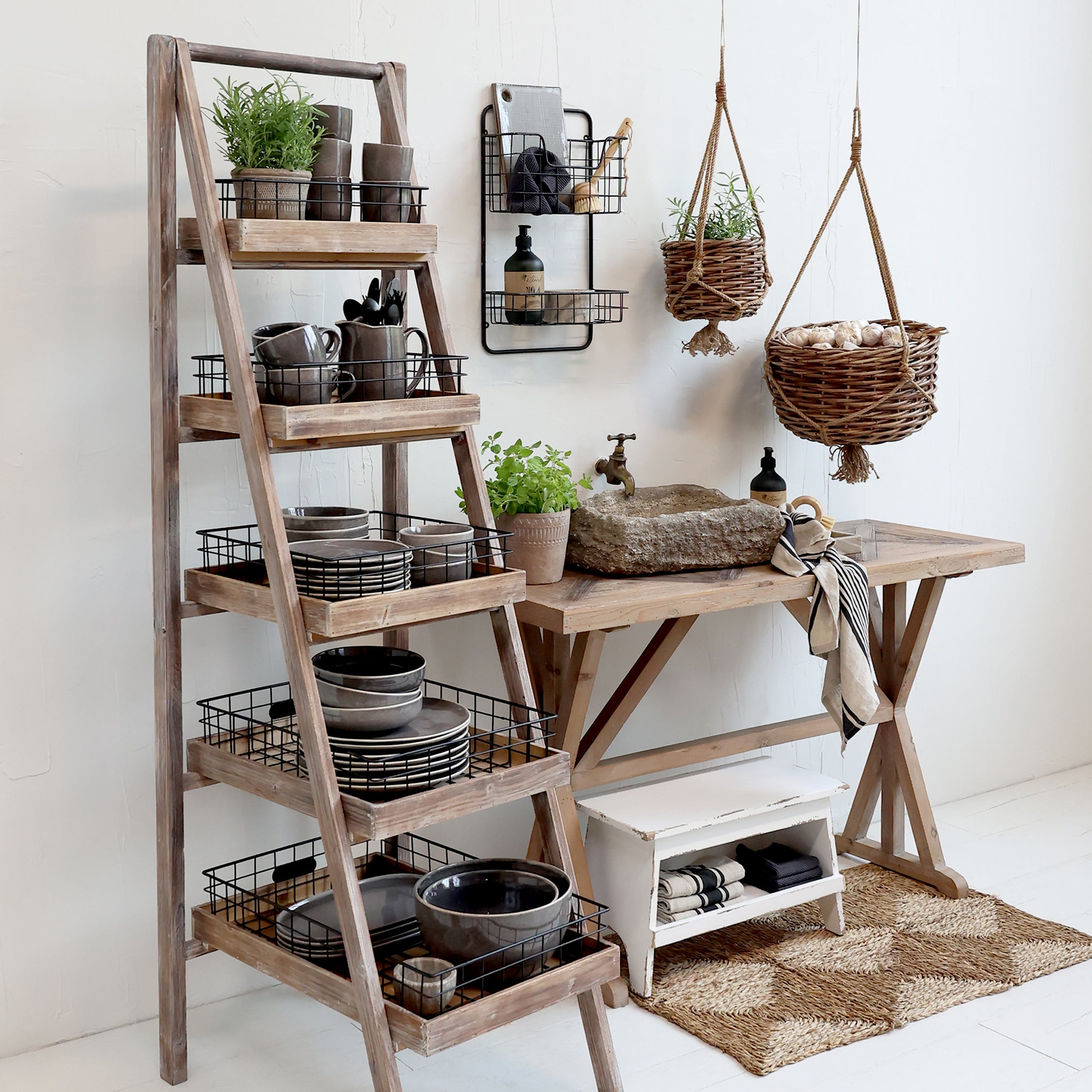 Reol m. 5 hylder og kurve, H170/L42/B70 cm natur by Chic Antique