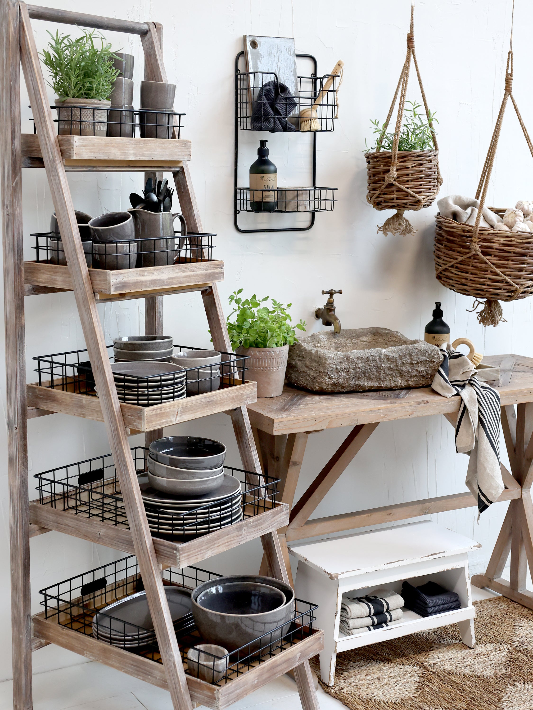 Reol m. 5 hylder og kurve, H170/L42/B70 cm natur by Chic Antique