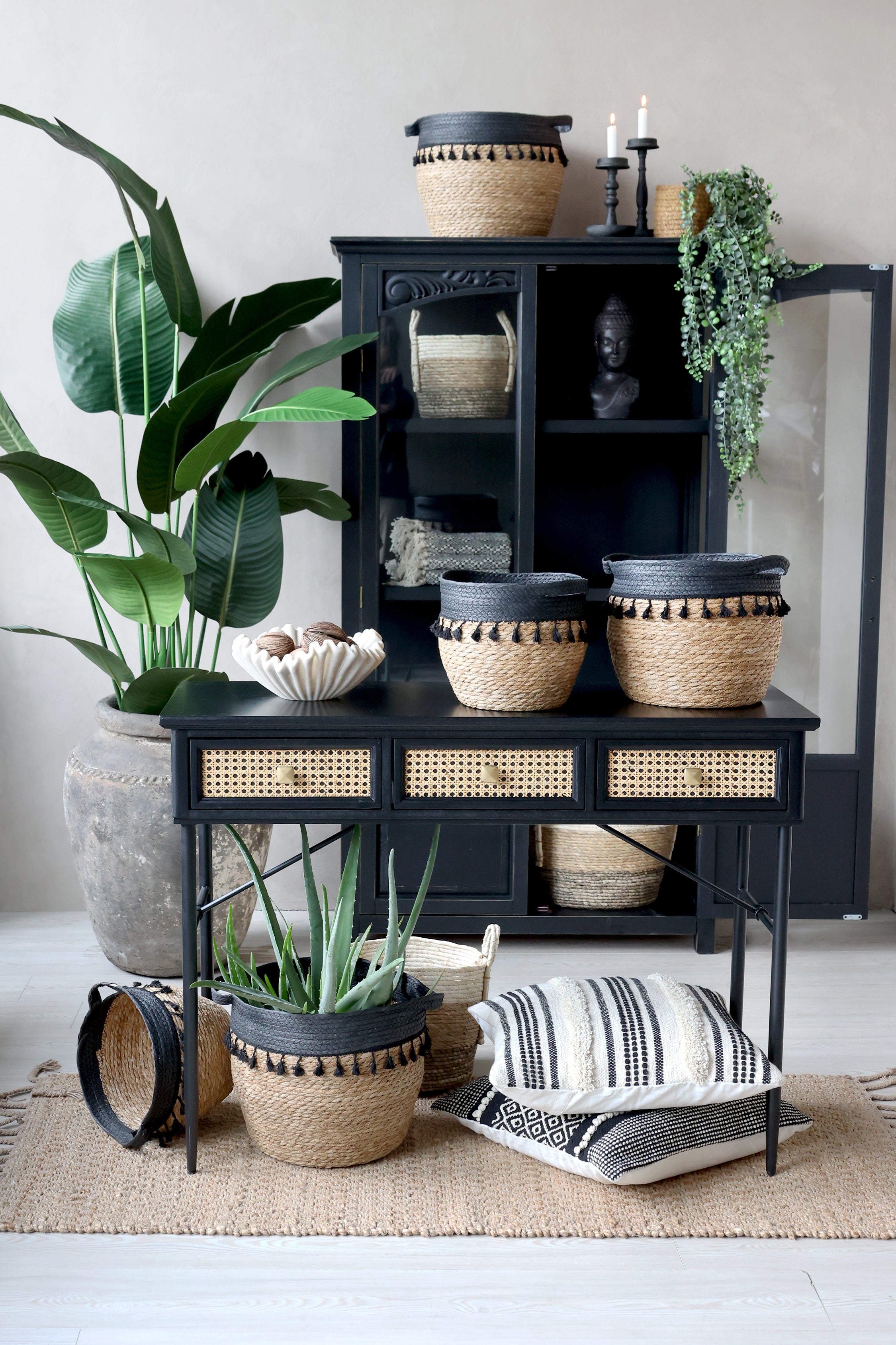 Skrivebord m. 3 skuffer, H80/L110/B42 cm sort by Chic Antique