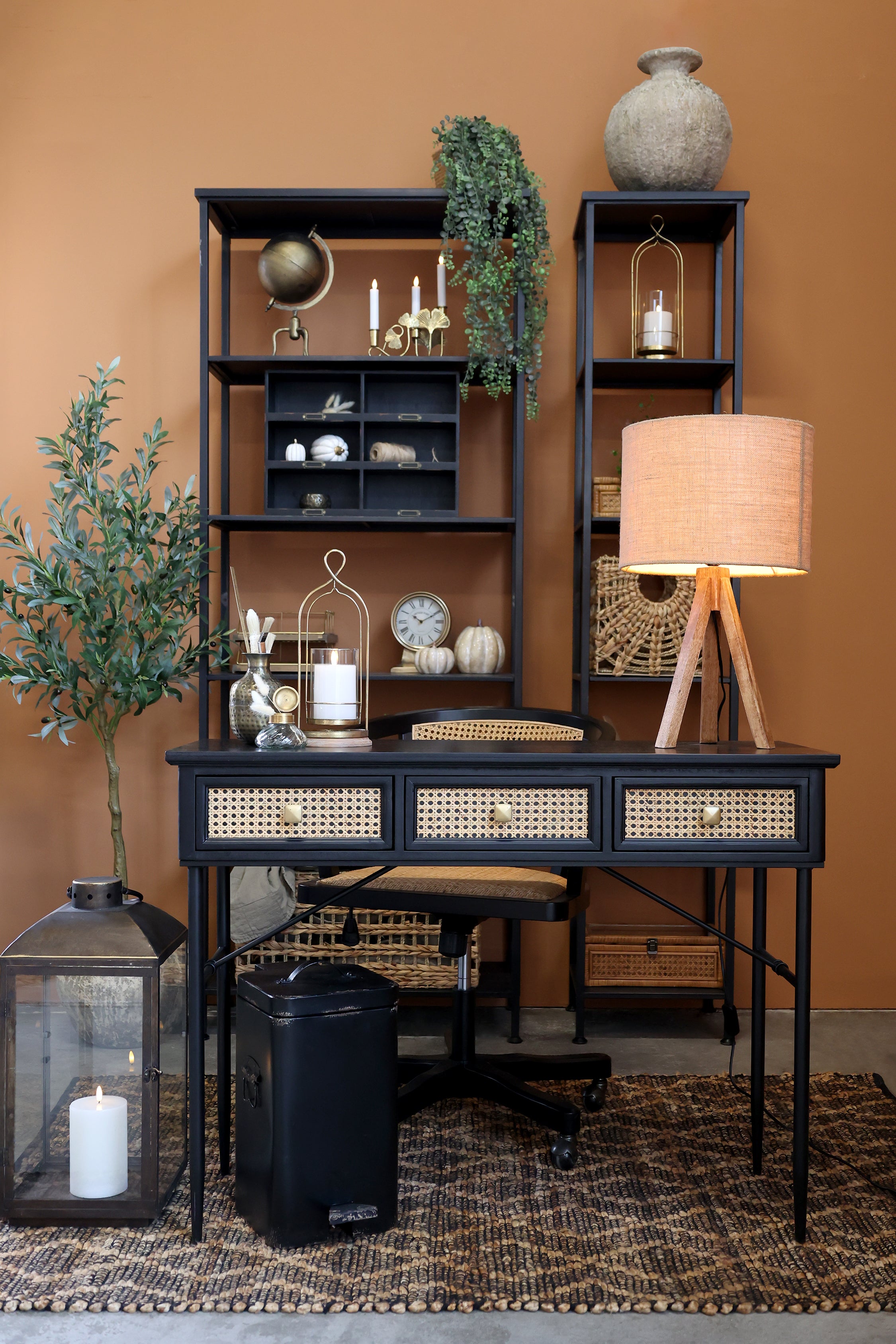 Skrivebord m. 3 skuffer, H80/L110/B42 cm sort by Chic Antique