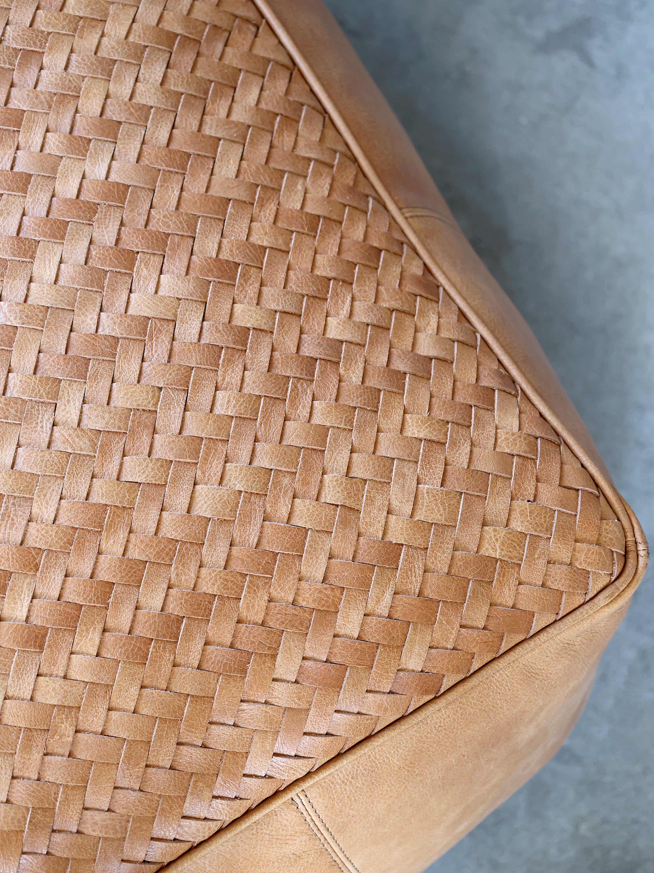 Loungepuf i læder, H35/L75/B75 cm cognac by Chic Antique