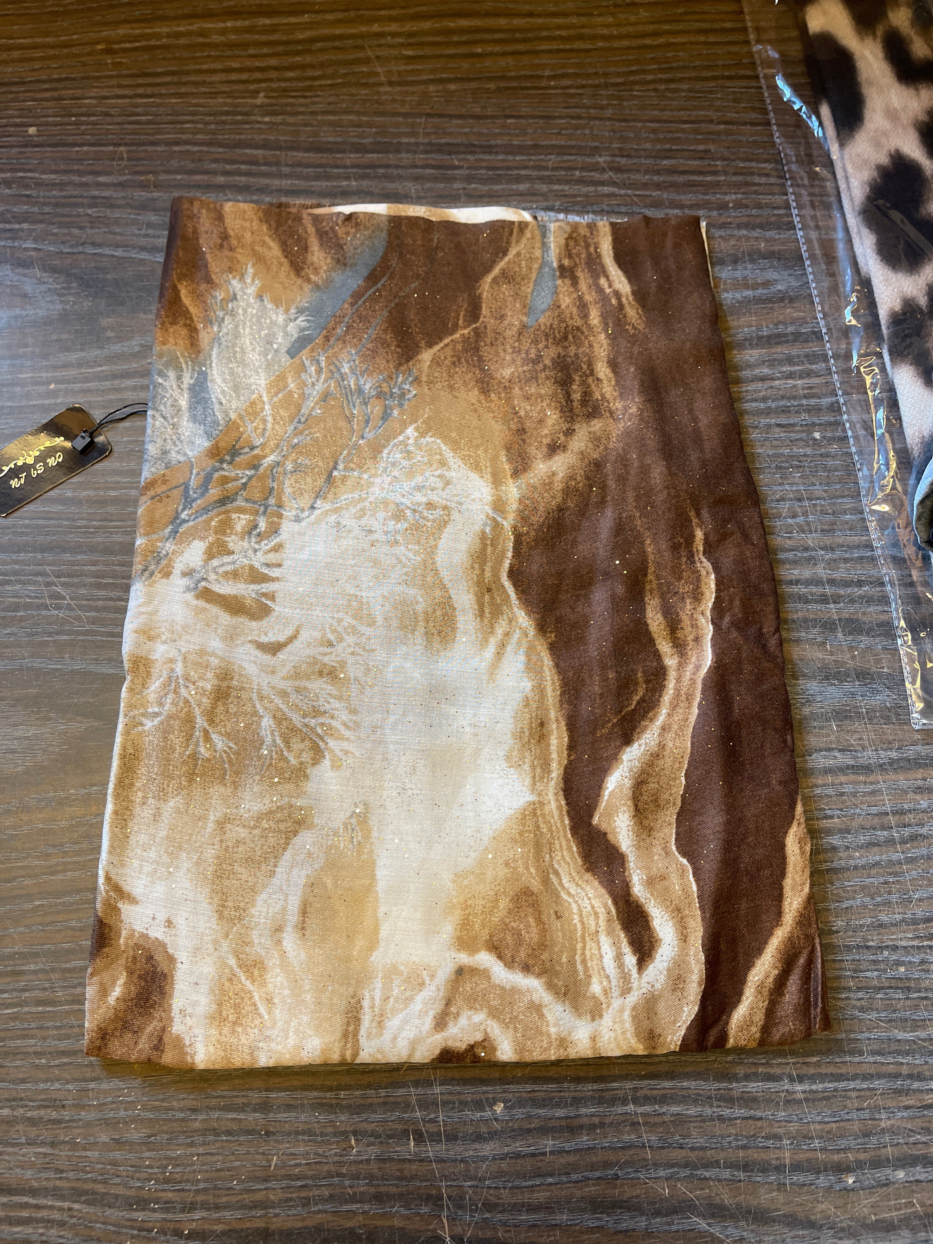 Marmoreret tørklæde med glitter