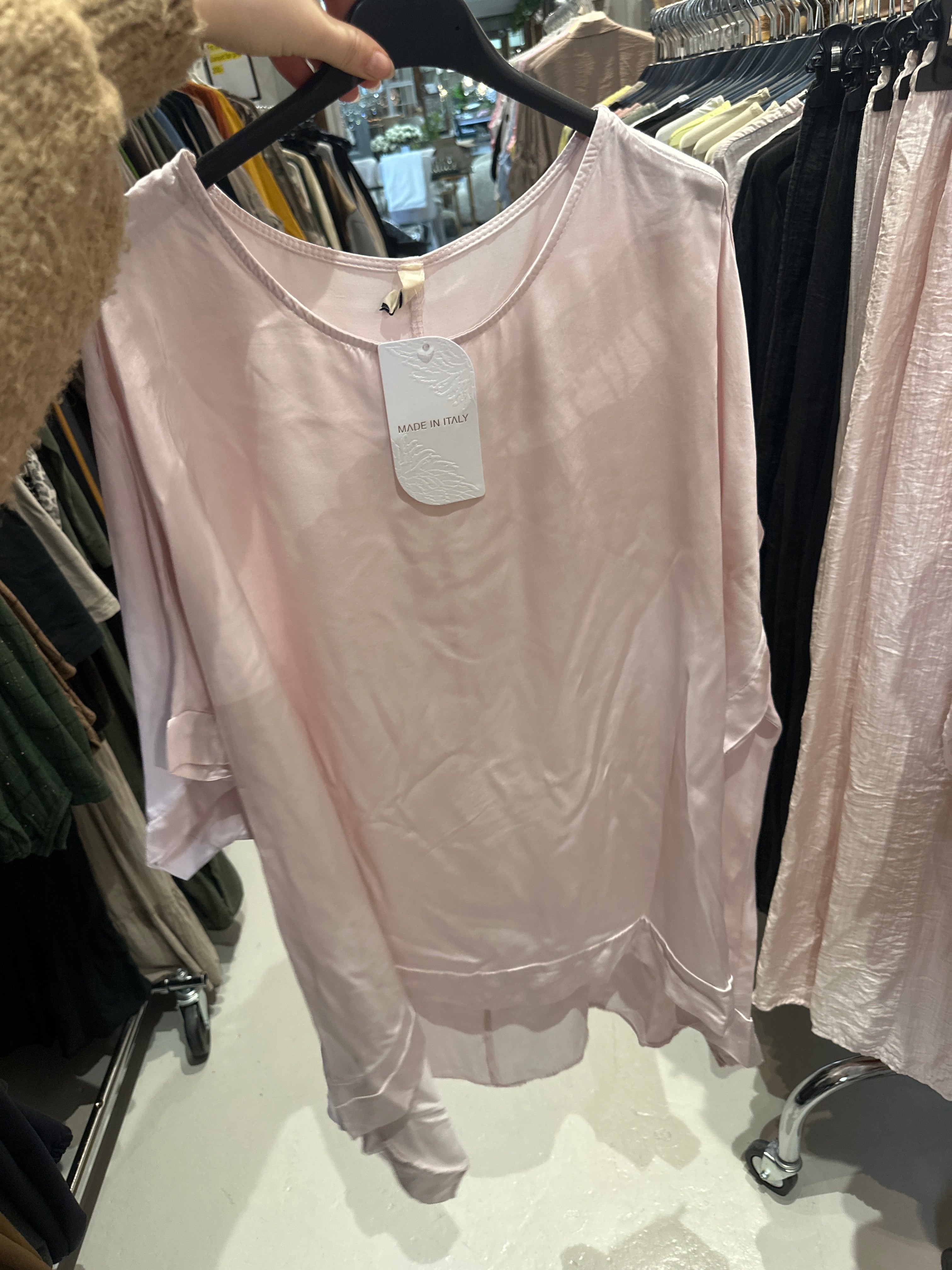 Satin bluse asymmetrisk by Luxluna