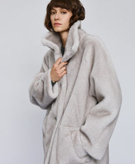 Vendbar damejakke med krave i kunstpels