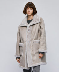 Vendbar damejakke med krave i kunstpels