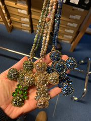 Lang halskæde med krystal kors by Krone 1