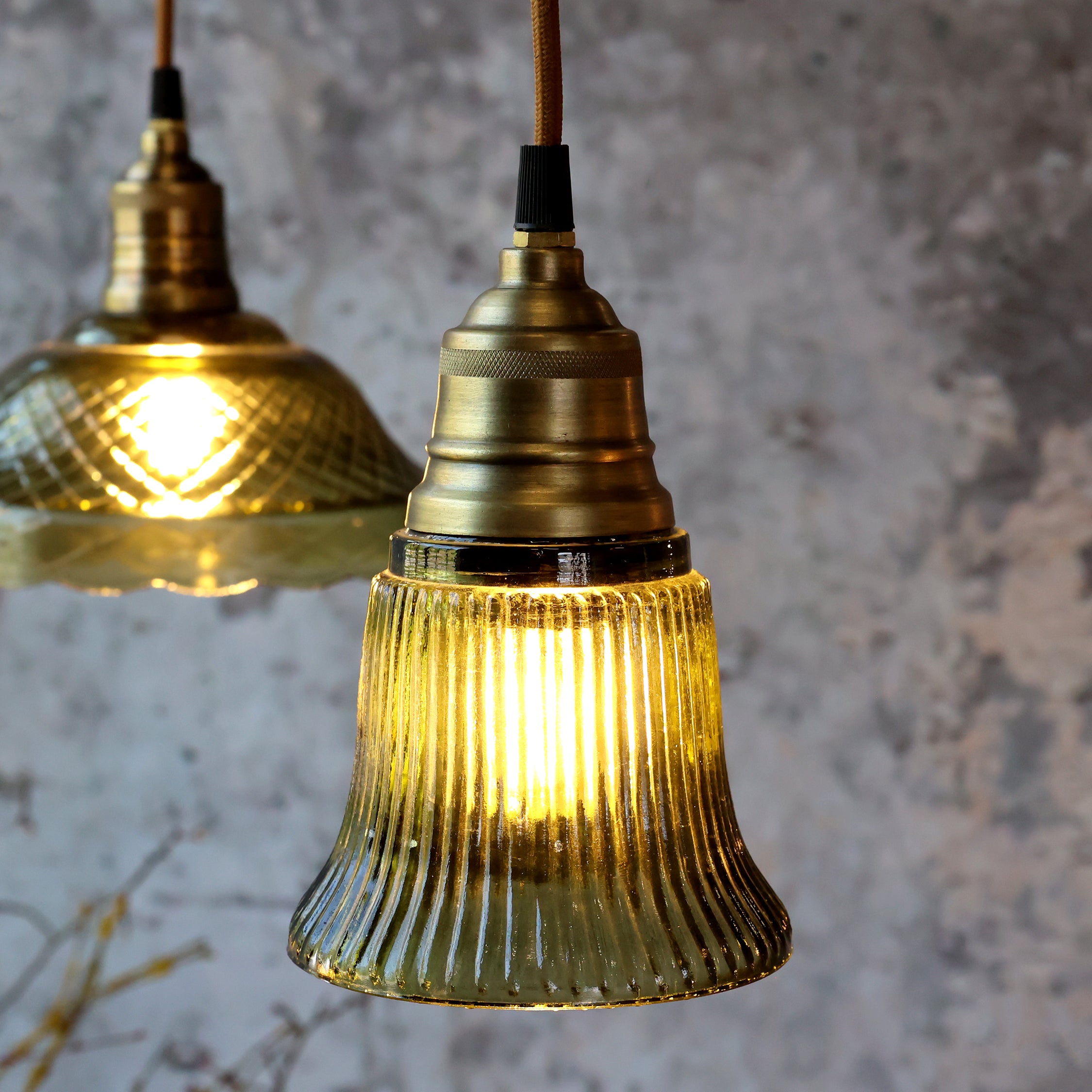 Lampe m. messingtop, H17/Ø12 cm oliven