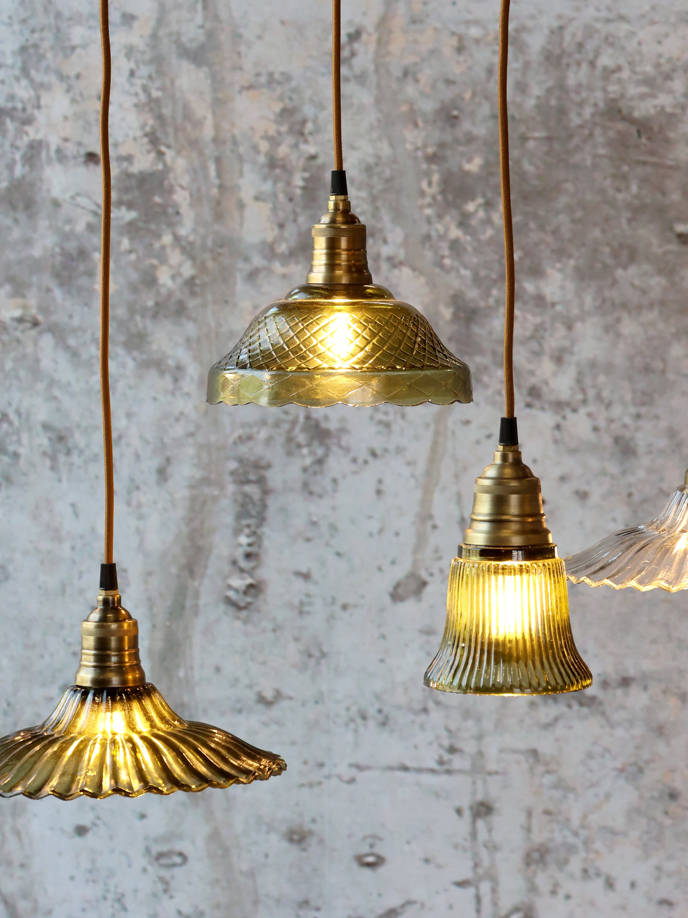 Lampe m. messingtop, H17/Ø12 cm oliven