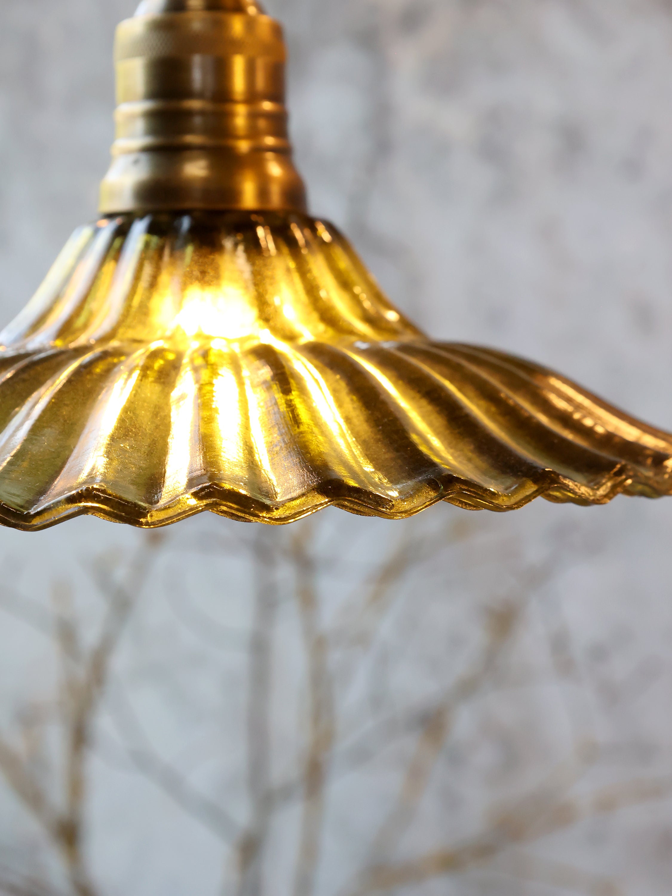 Lampe m. messingtop, H14/Ø26 cm oliven