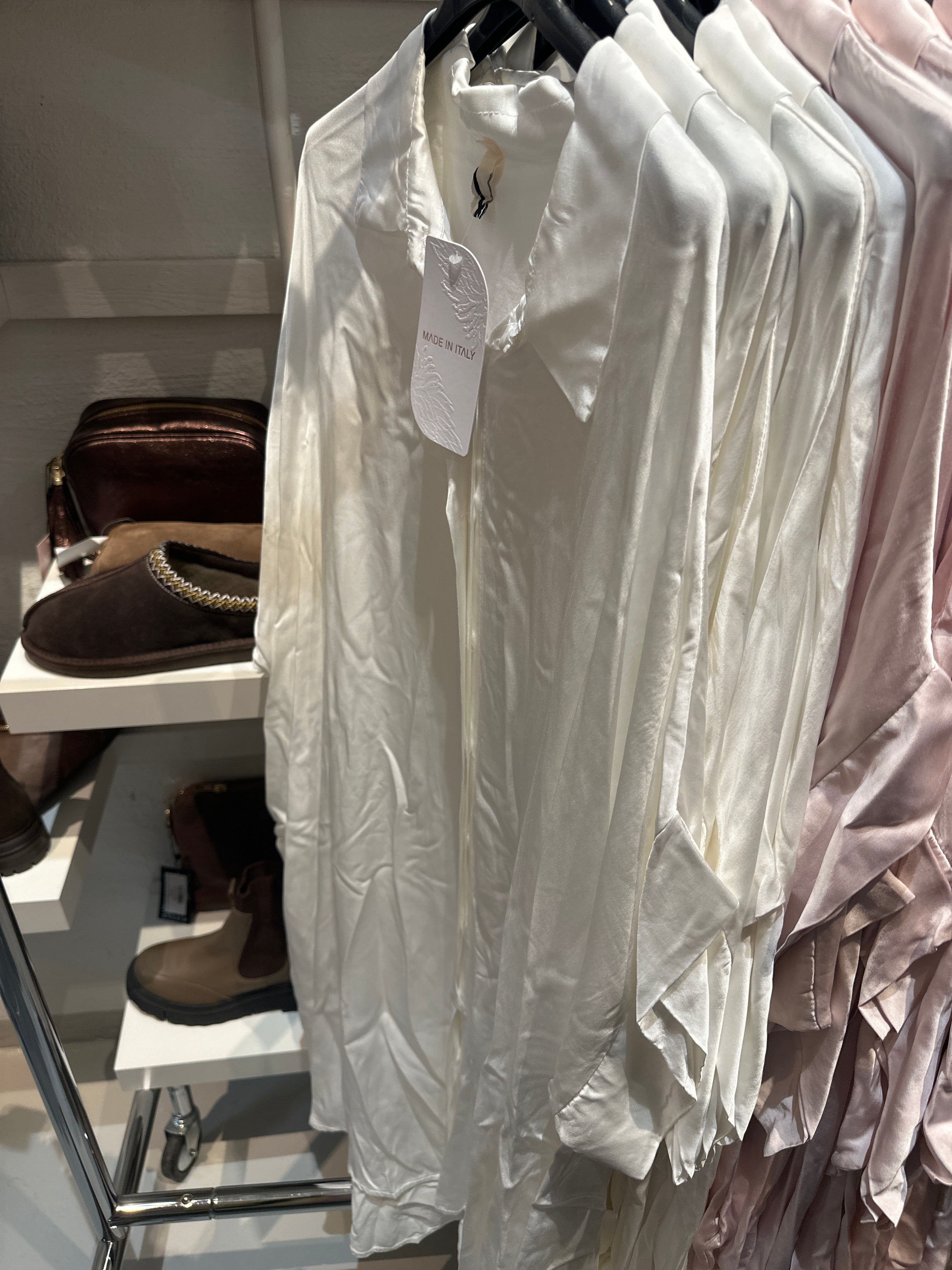 Oversize satin skjorte by Luxluna