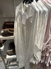 Oversize satin skjorte by Luxluna