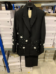 Sort jakkesæt med fine blomster by Krone 1