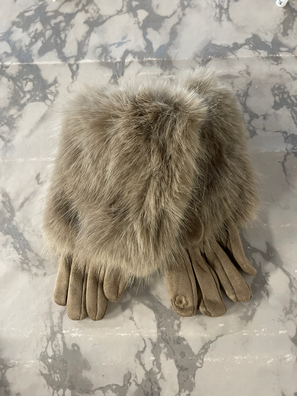 Handsker med faux fur og hægte