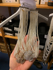 Bred perlekæde med blomst by Krone 1