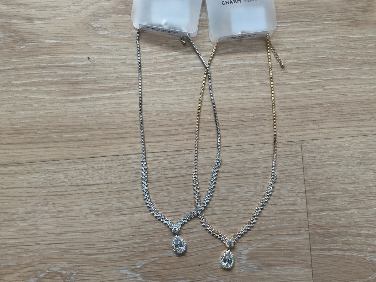 Dråbe halskæde med sten by Krone 1