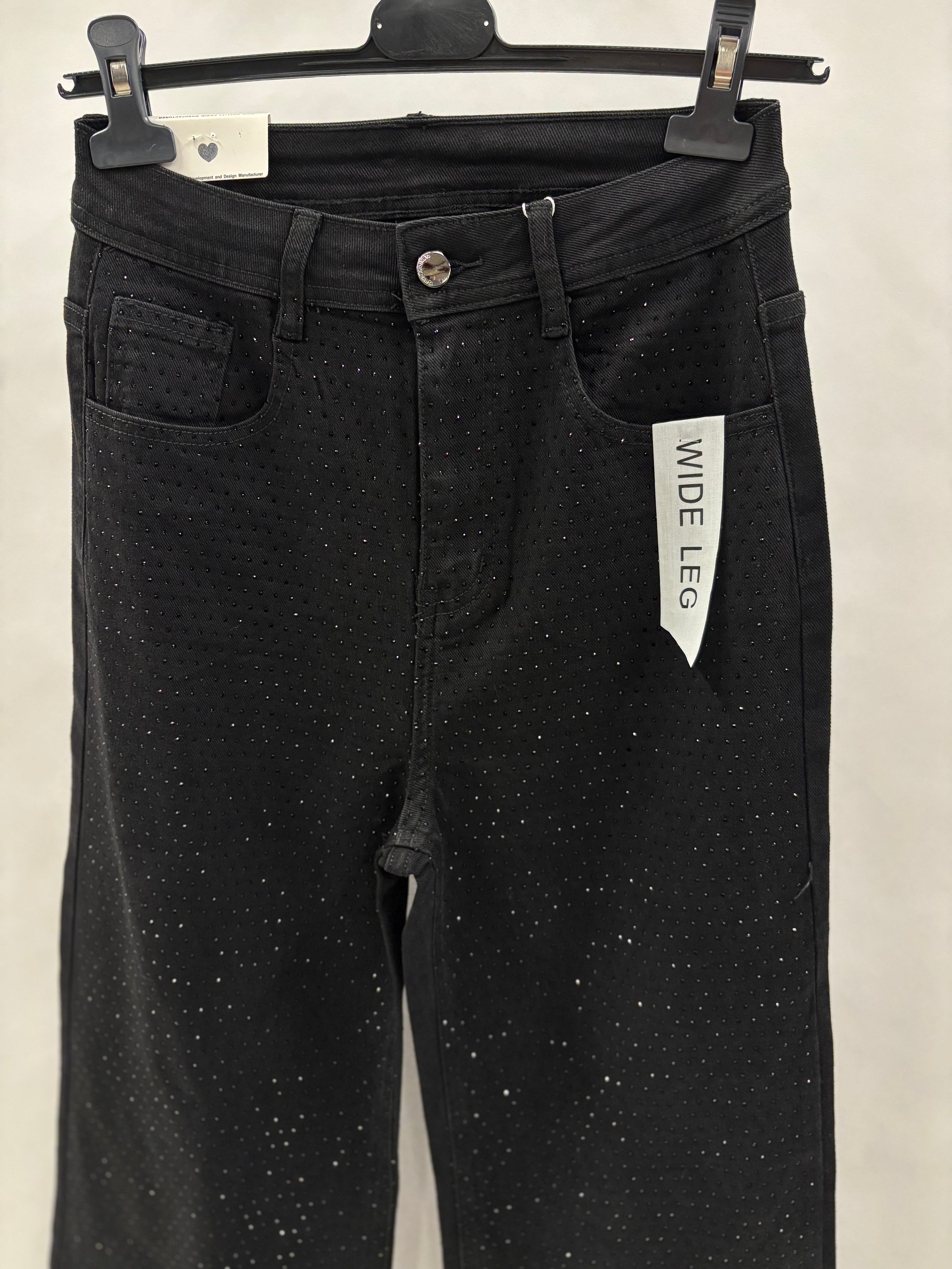 Sorte Bukser Med Sorte Sten