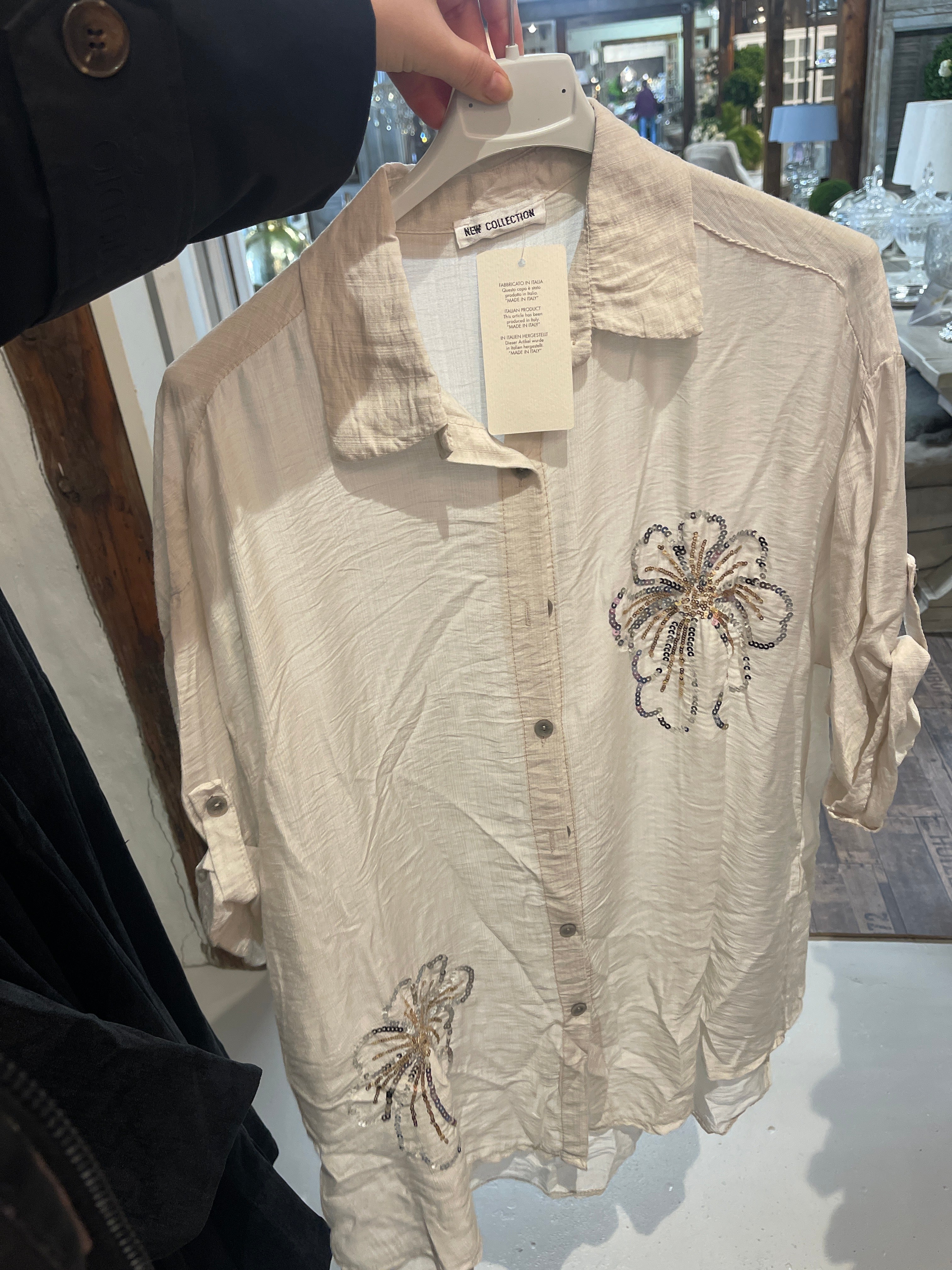 Kort skjorte med paillet blomster by D-Style