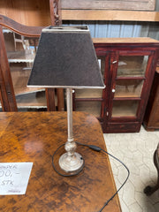 Bordlampe – Sølvfod med Brun Firkantet Skærm H56 cm, Skærm 22x22 cm