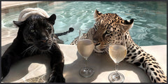 Indrammet Vægmaleri – Puma og Leopard i Poolen | 160x80 cm