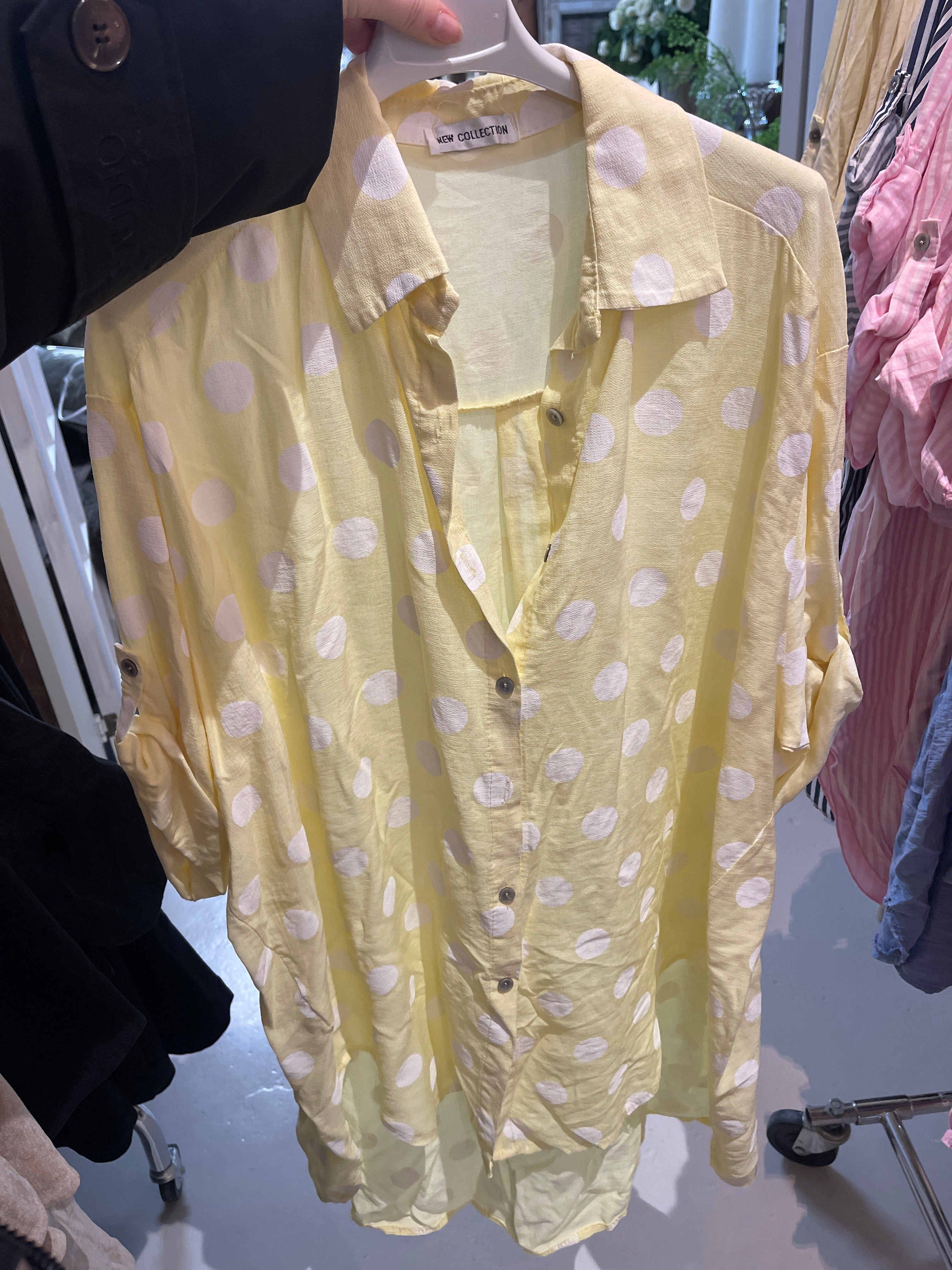 Skjorte med polka prikker by D-Style