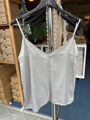 Top med v-udskæring by Krone 1