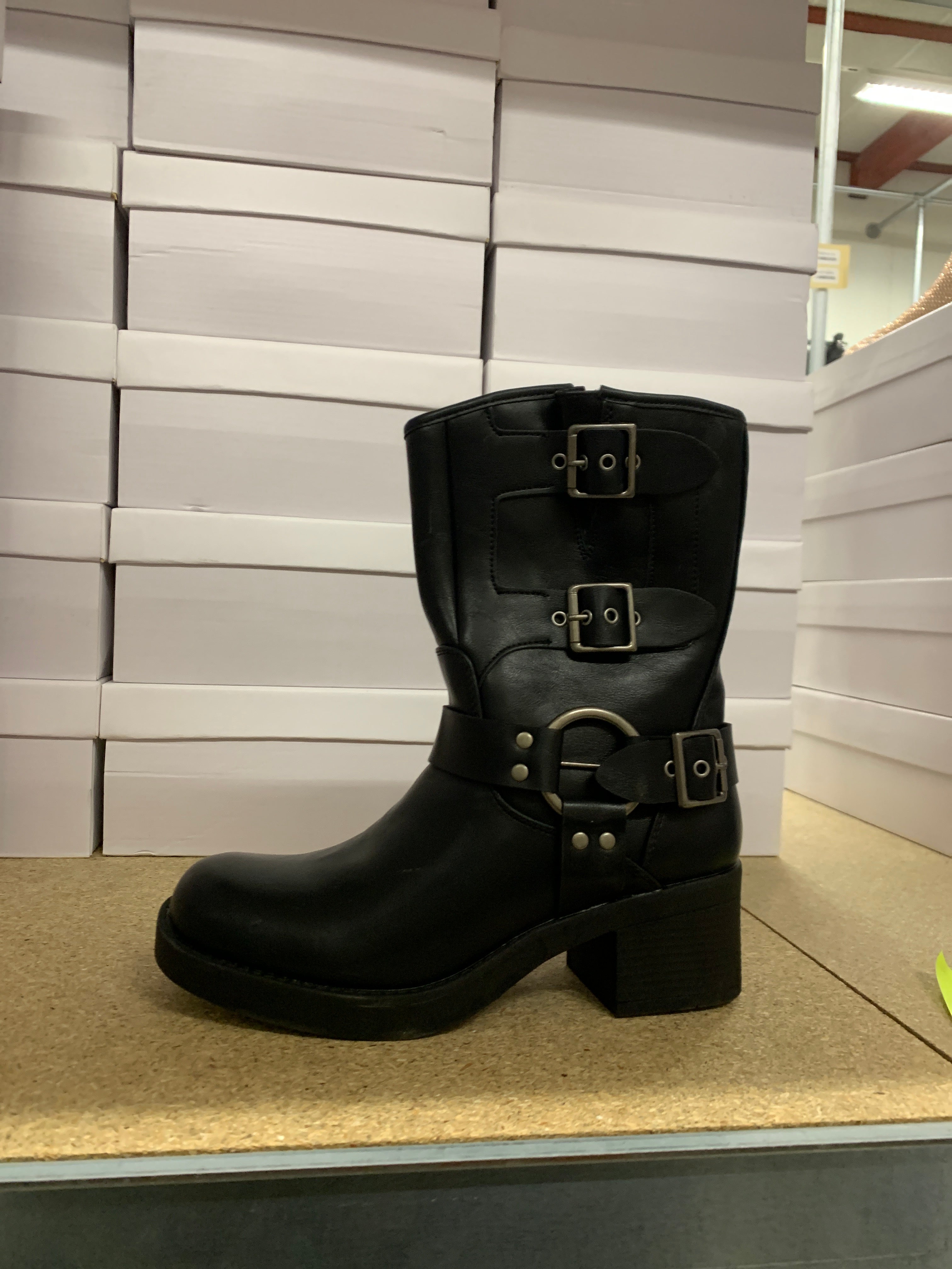 Biker boot med spænder mellemlængde skaft by Krone 1