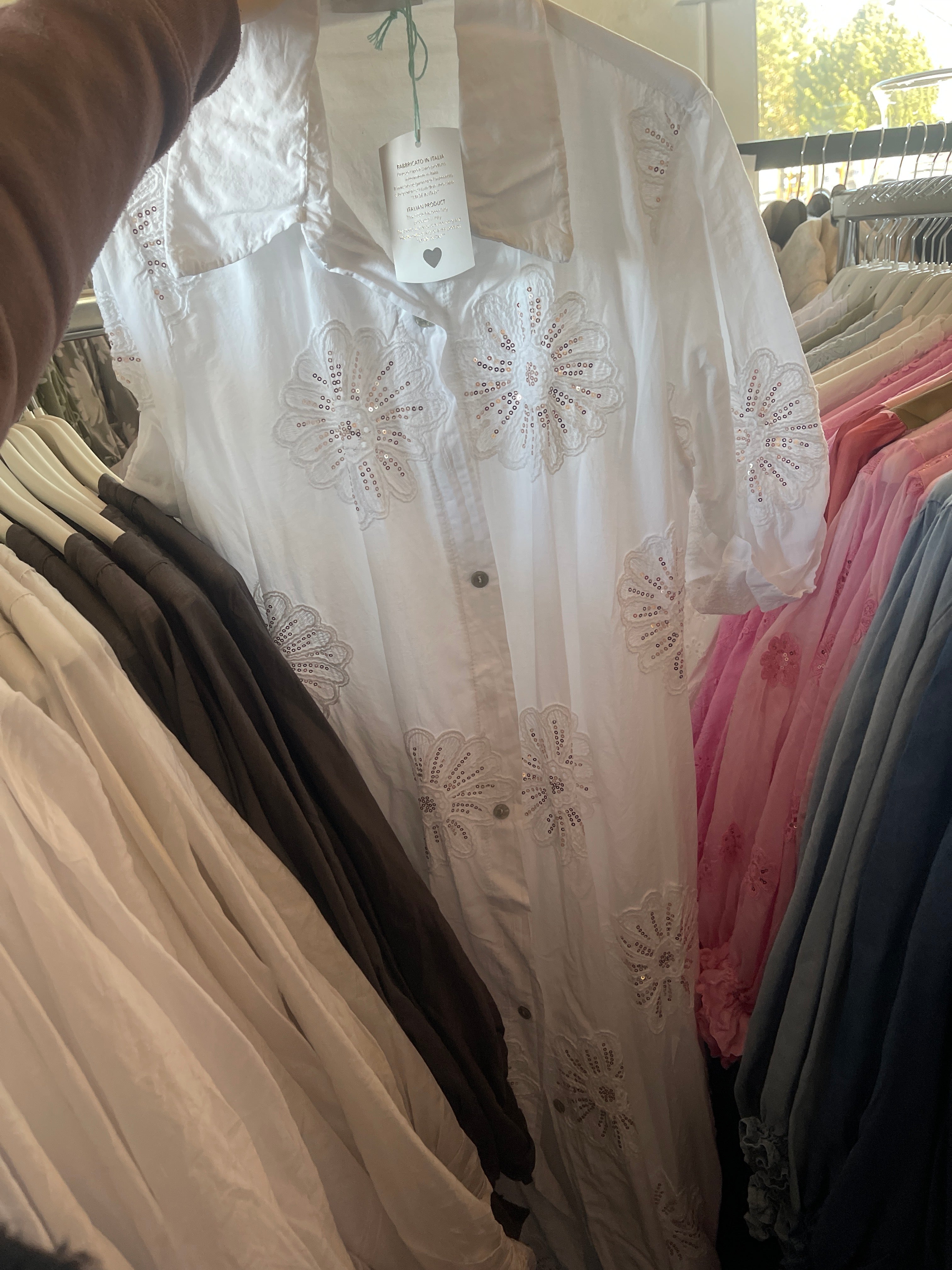 Lang skjortekjole med blomster pailletter by Sierra