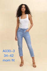 Mom fit jeans small size