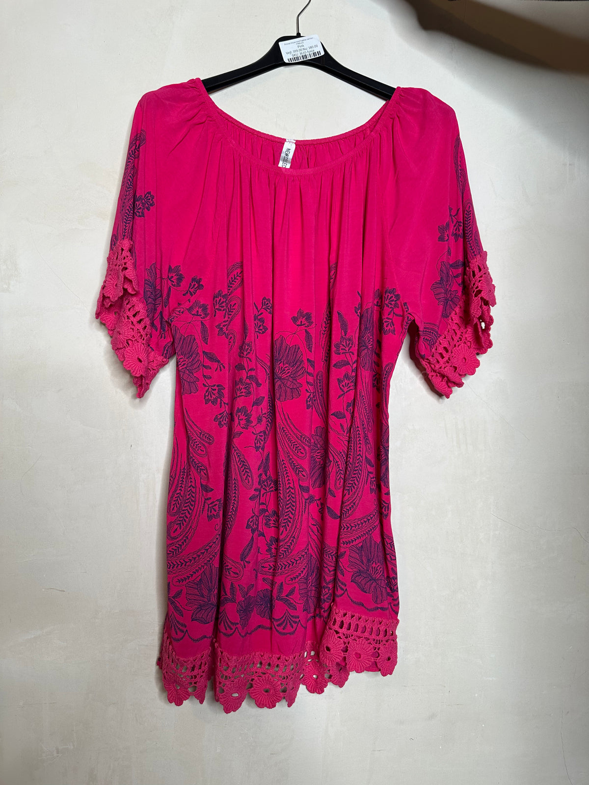 Printet bluse med hæklet ærmer by Miss Moon