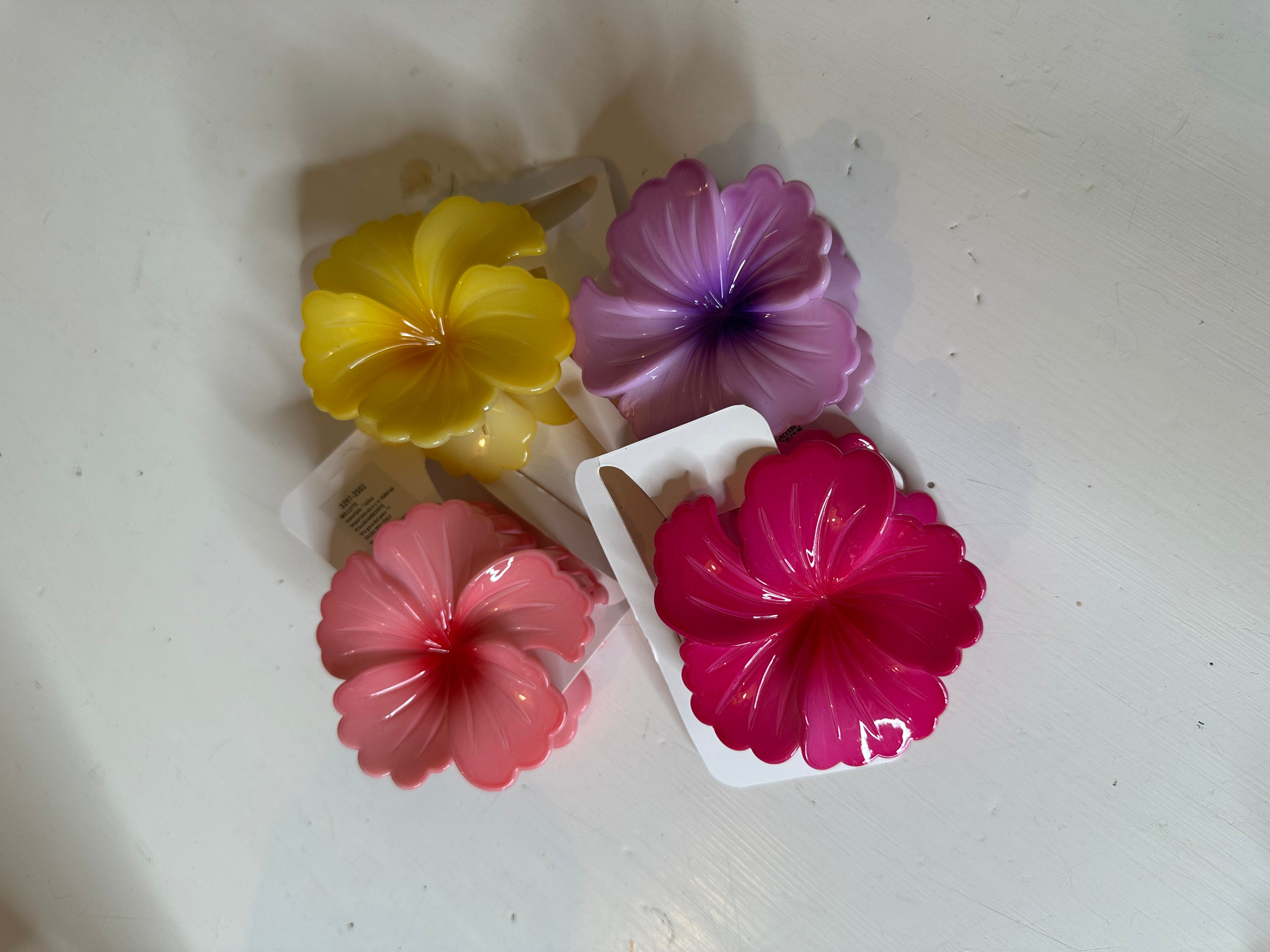 Hårklemme med blomst - Tilfældig farve - ITMAJ25 by Eva