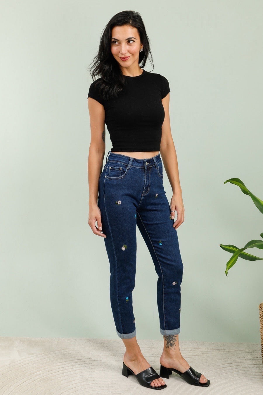Mom fit jeans med broderet blomster darkwash by G-Smack