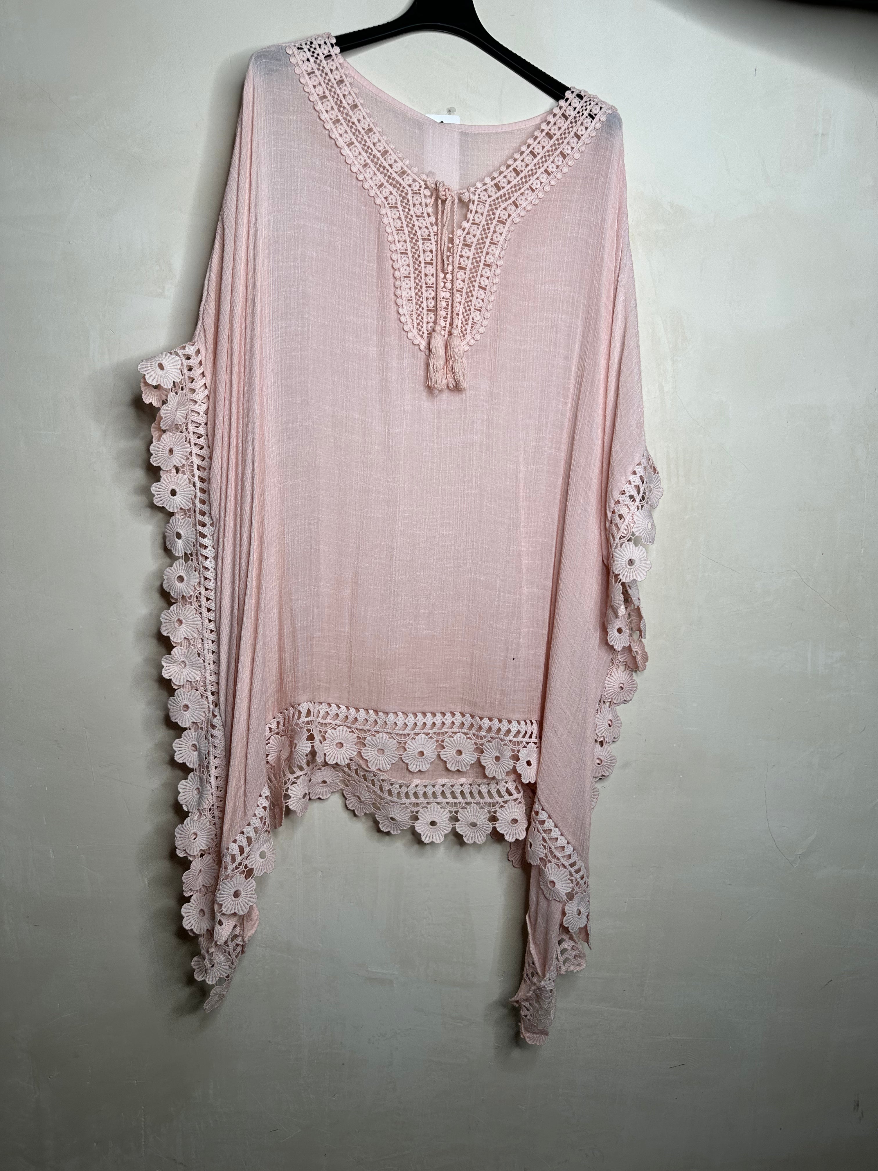 Tunika med hæklet detaljer - ITMAJ25 by XXL