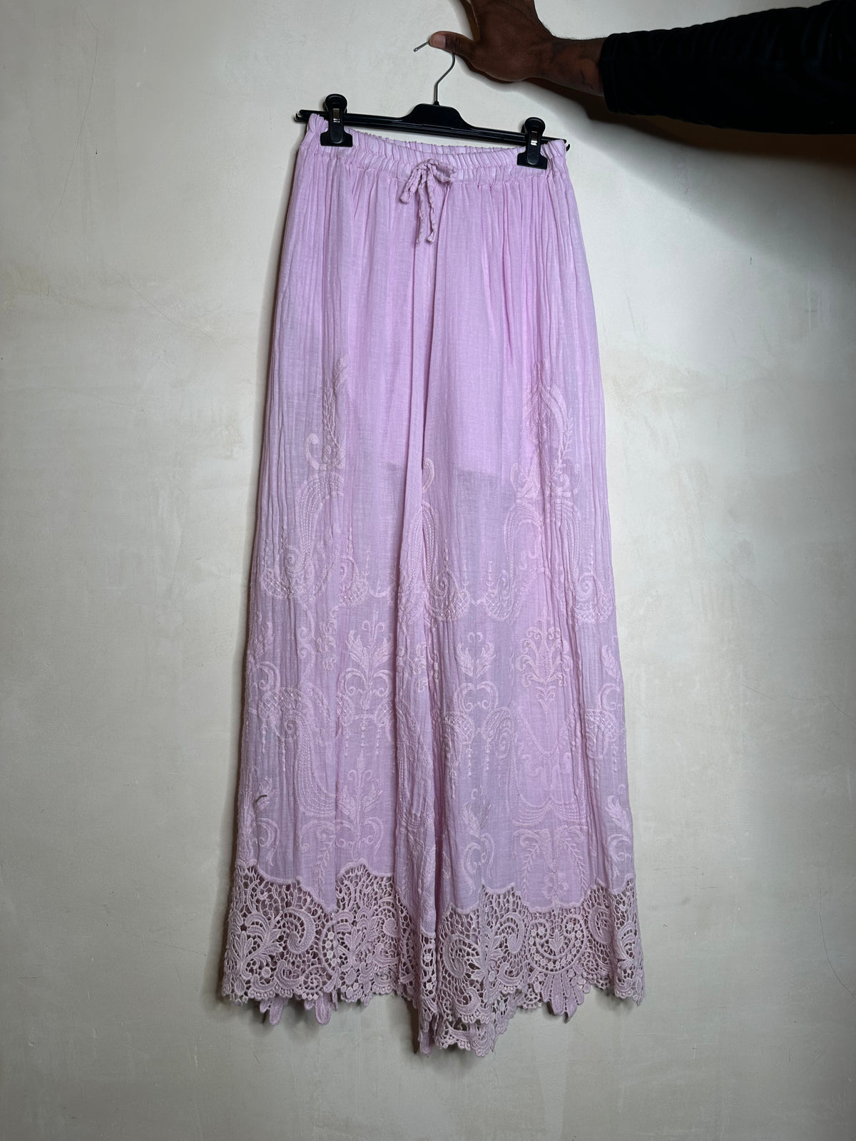 Bukser med blonde by Pronto Moda Elisa Ye