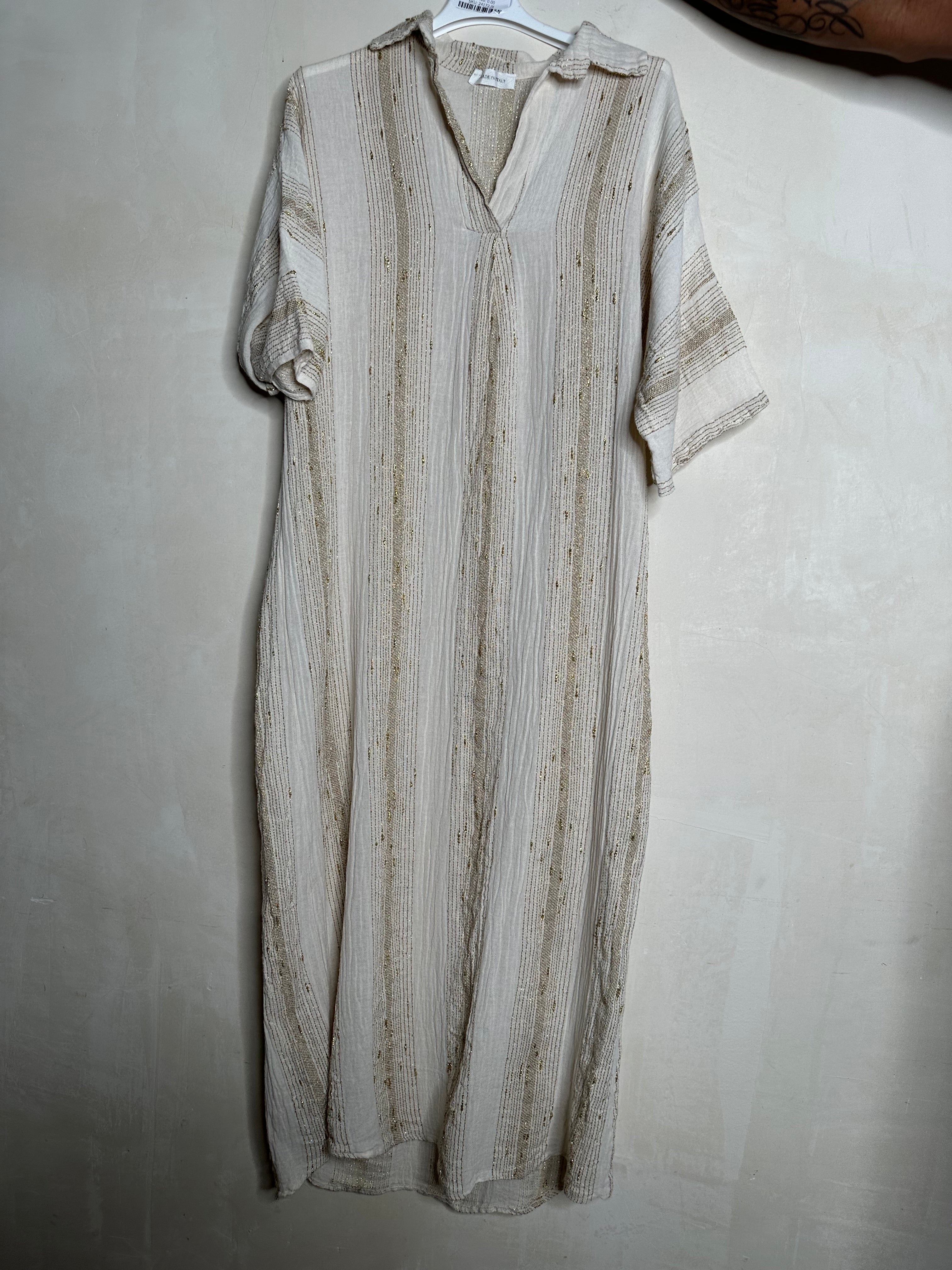 Skjortekjole med guld - ITMAJ25 by DKL