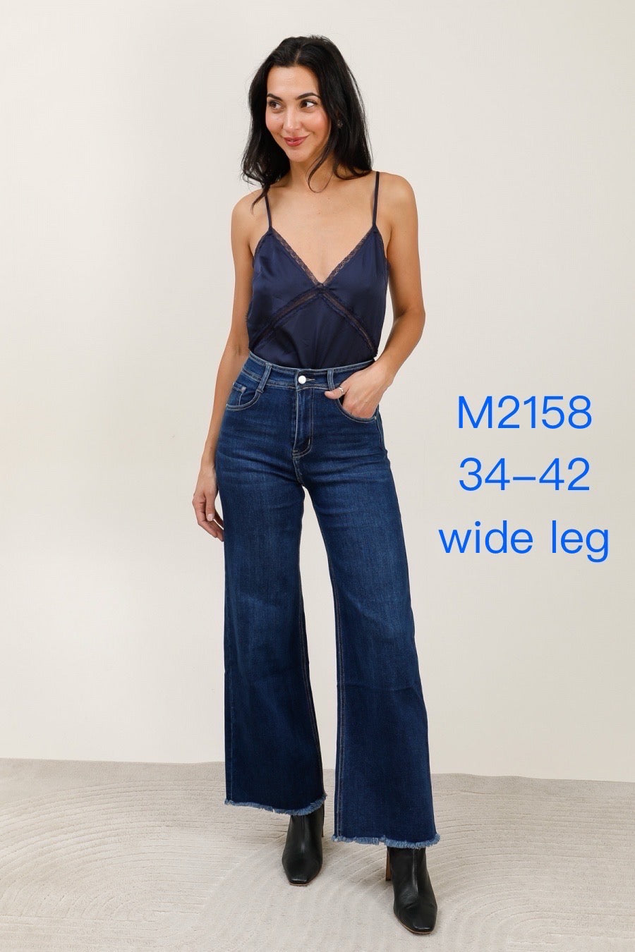 Jeans med vidde og flosset detaljer darkwash by G-Smack